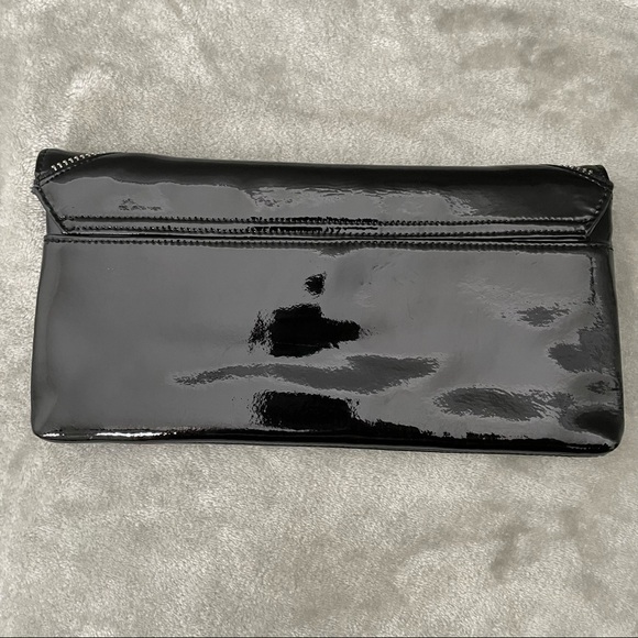 Tarnish Patent Black Wallet Clutch 13 Card Zipper Trim Detail - Picture 3 of 11